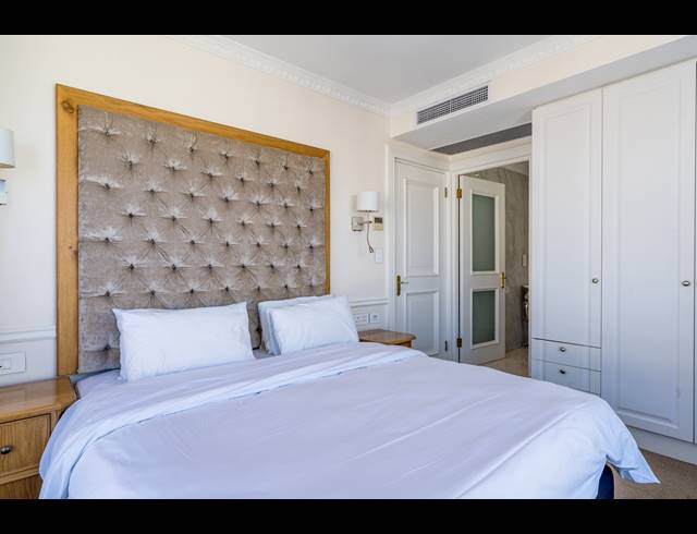 2 BEDROOM APARTMENT TO LET IN SEA POINT